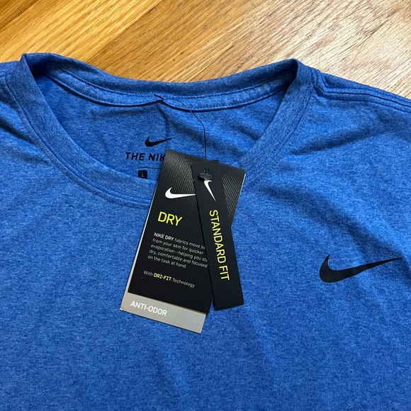 Nike Men's Dri-Fit Anti-Odor Blue Athletic T-Shirt - Picture 2 of 5